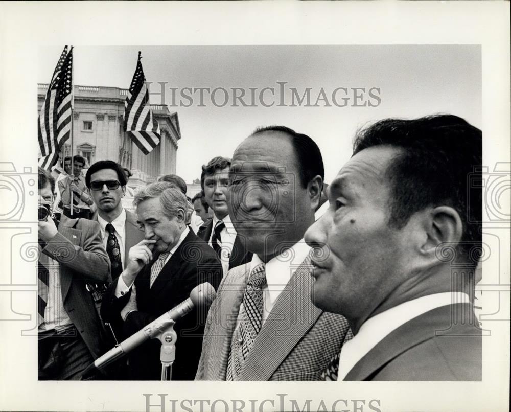 1974 Press Photo Reverend Sun Myong Moon At Capitol Steps Prayer Committee Nixon - Historic Images