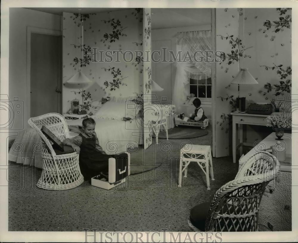 1958 Press Photo A room for two girls of varying ages - Historic Images