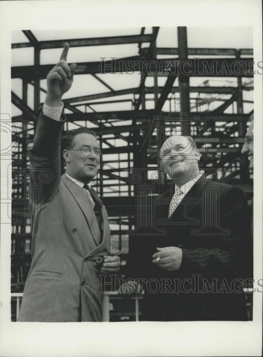 1957 Press Photo Mr. Vladimir Osminin & Kenneth Adans of the B.B.C - Historic Images