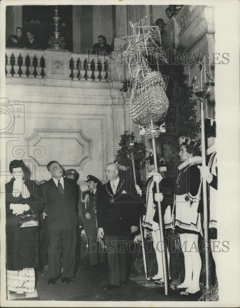 1957 Press Photo Lt. Col. Salvacao Barreto Pres of Municipality at Jerenimos Mon - Historic Images