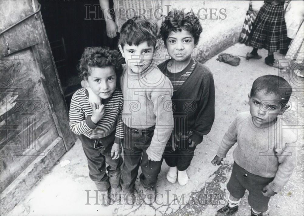 1973 Press Photo Children that Live on the Outskirts of Rome - Historic Images