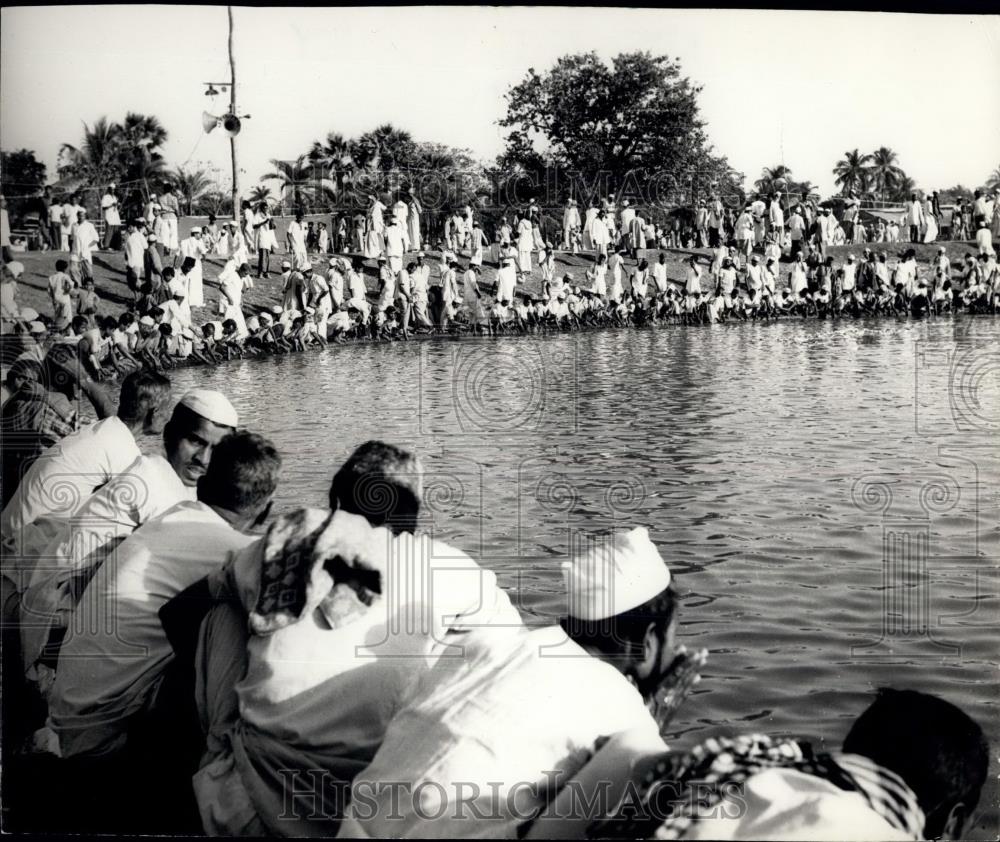 1973 Press Photo Muslim: Religious Congregation was held in a remote village - Historic Images