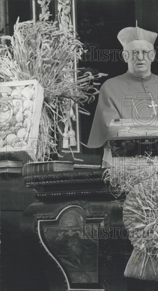 1972 Press Photo Cardinal Heenan preaches at thanksgiving day service - Historic Images