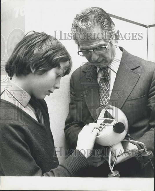 1976 Press Photo Audio Visual Industrial & Educational Training Equipment Show - Historic Images