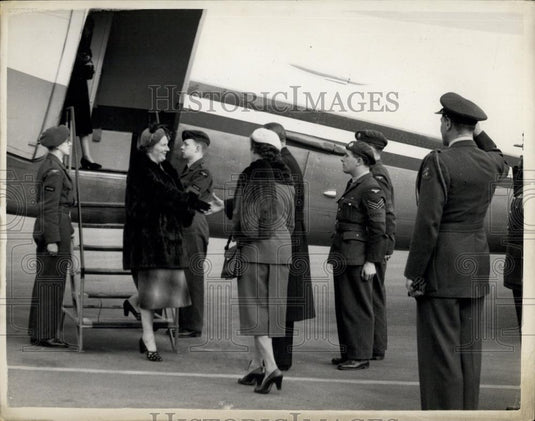 1953 Press Photo Queen Juliana of Netherlands and Prince Bernard arrive London - Historic Images