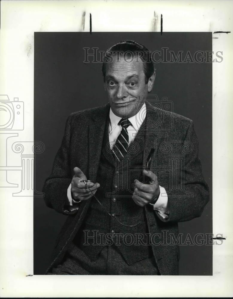 1984 Press Photo Bernard Kates as Stage Manager in Our Town - cvp25252 - Historic Images