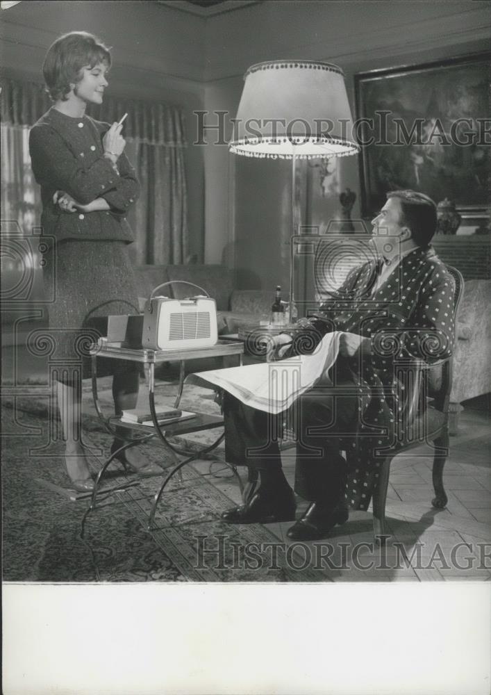 1960 Press Photo Sophie Desmarets and Pierre Mondy &quot;La Francaise Et L&#39;amour&quot; - Historic Images