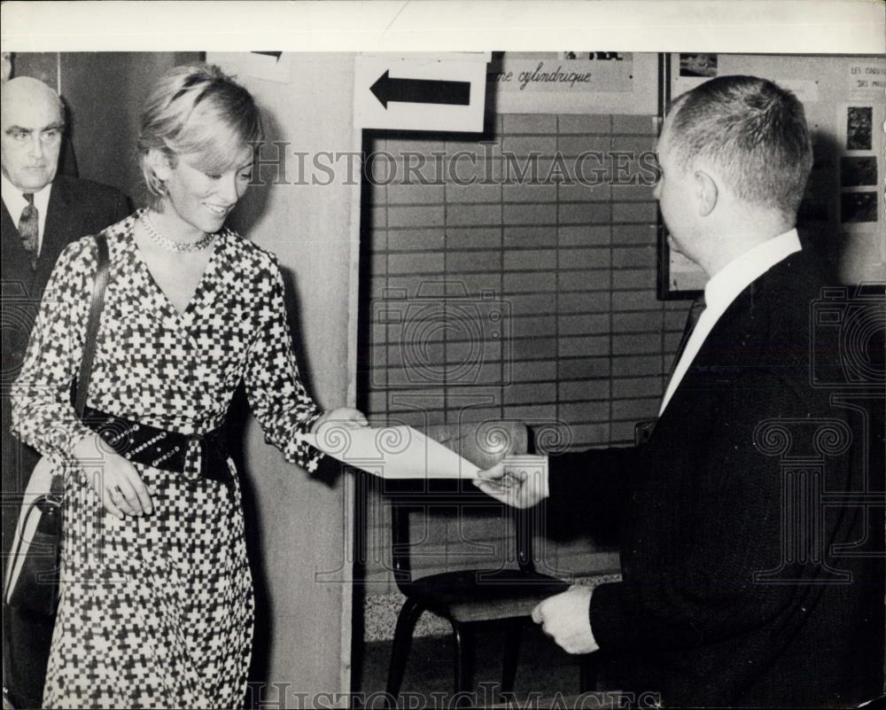 1970 Press Photo Princess Paola Voting in Brussels - Historic Images