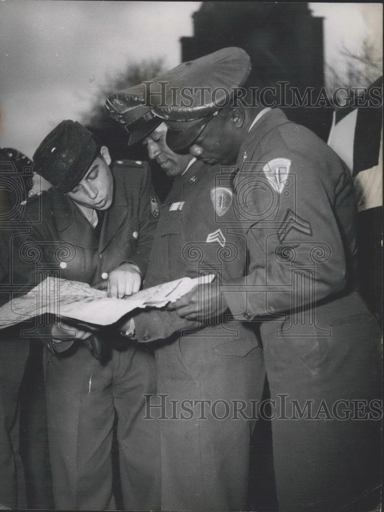 1952 Press Photo Truck drivers ready to deliver"Good Will" parcels for Bavaria - Historic Images