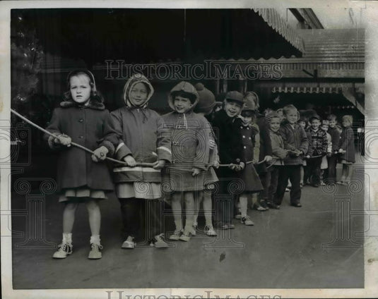 1956 Press Photo Teacher Joseph Vecchio and students at the downtown stores - Historic Images