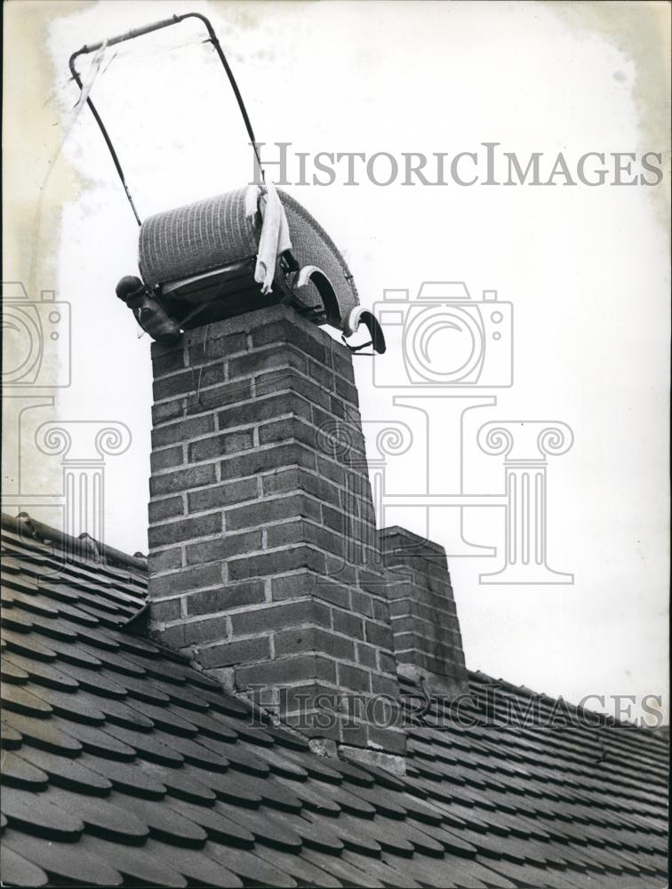 Press Photo Buggy On Top Of House Chimney - Historic Images