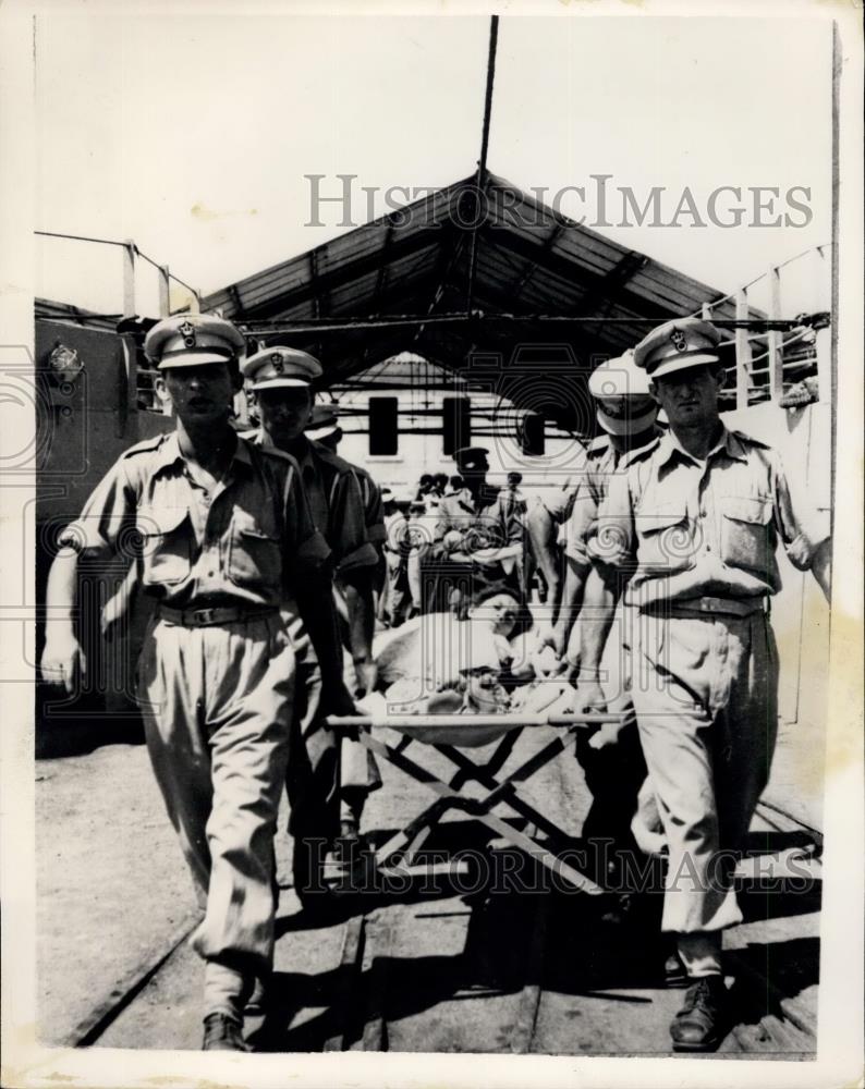 1953 Press Photo Victim of Greek eathquake on a stretcher - Historic Images