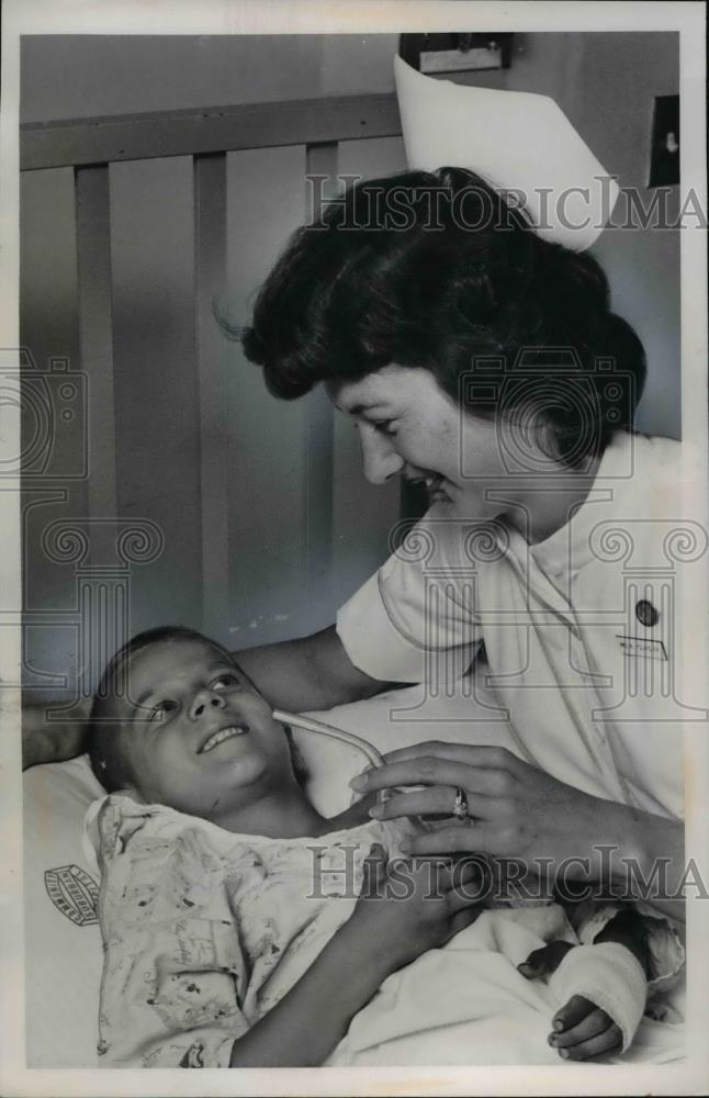 1962 Press Photo Michael Hutchinson age 6 in hospital with RN Mrs M Young - Historic Images