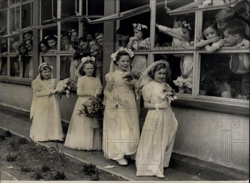1950 Press Photo May Day Ceremonies at Hugh Eyddleton School - Historic Images