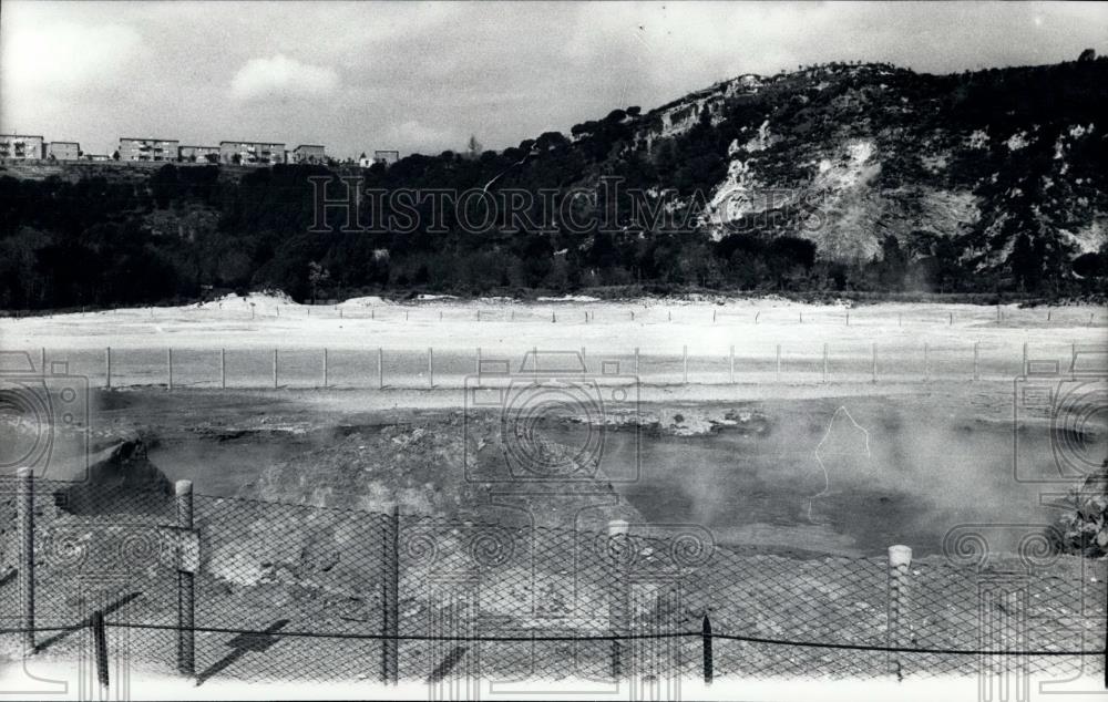 Press Photo Steam coming up from large hole in ground - Historic Images