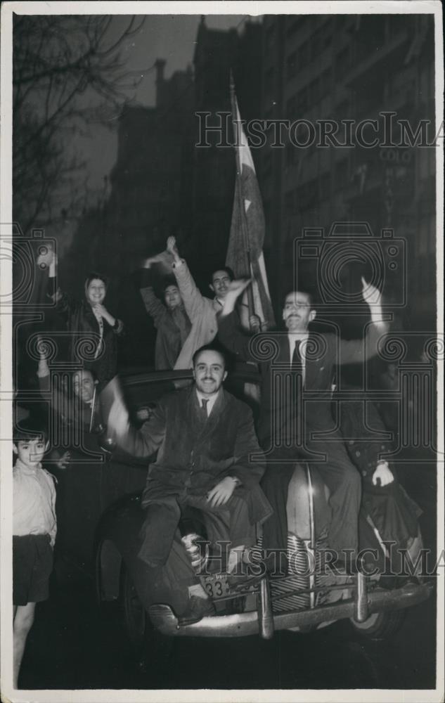 Press Photo Men On Car Celebrating - Historic Images