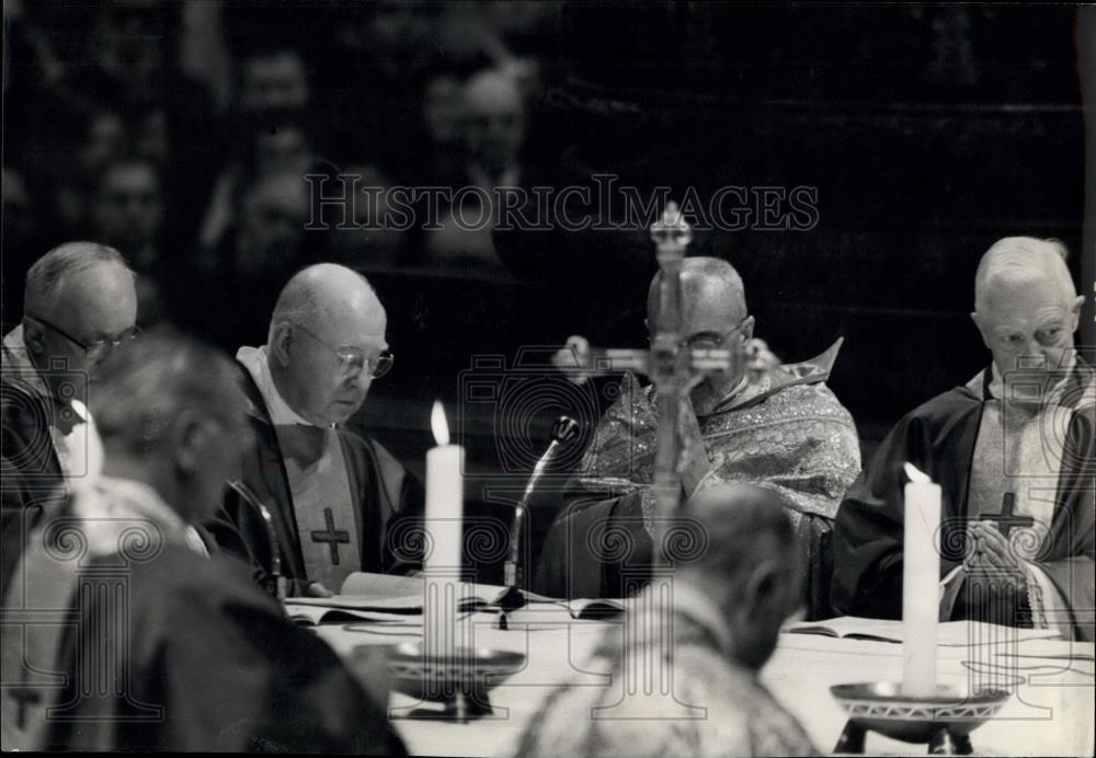 1965 Press Photo Pope Paul VI at 4th session Economecal Council - Historic Images