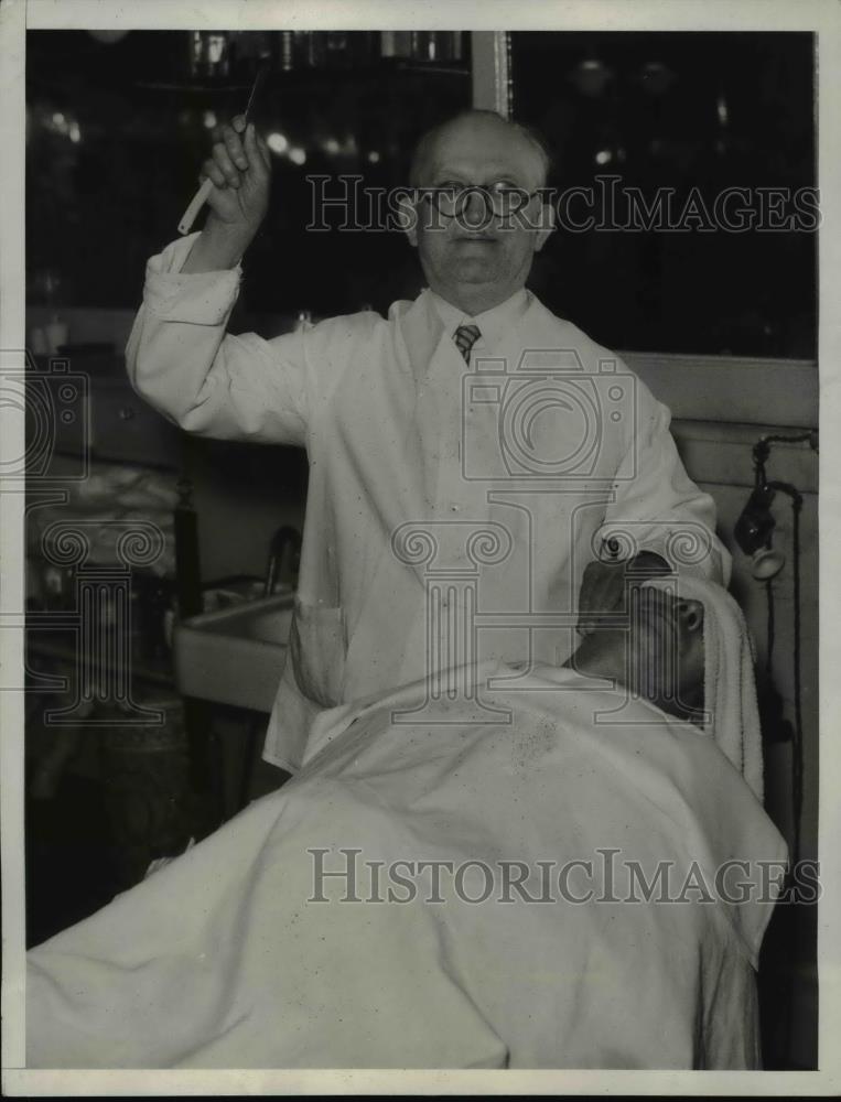 1934 Press Photo Charles L. Heagy, San Francisco Barber - Historic Images