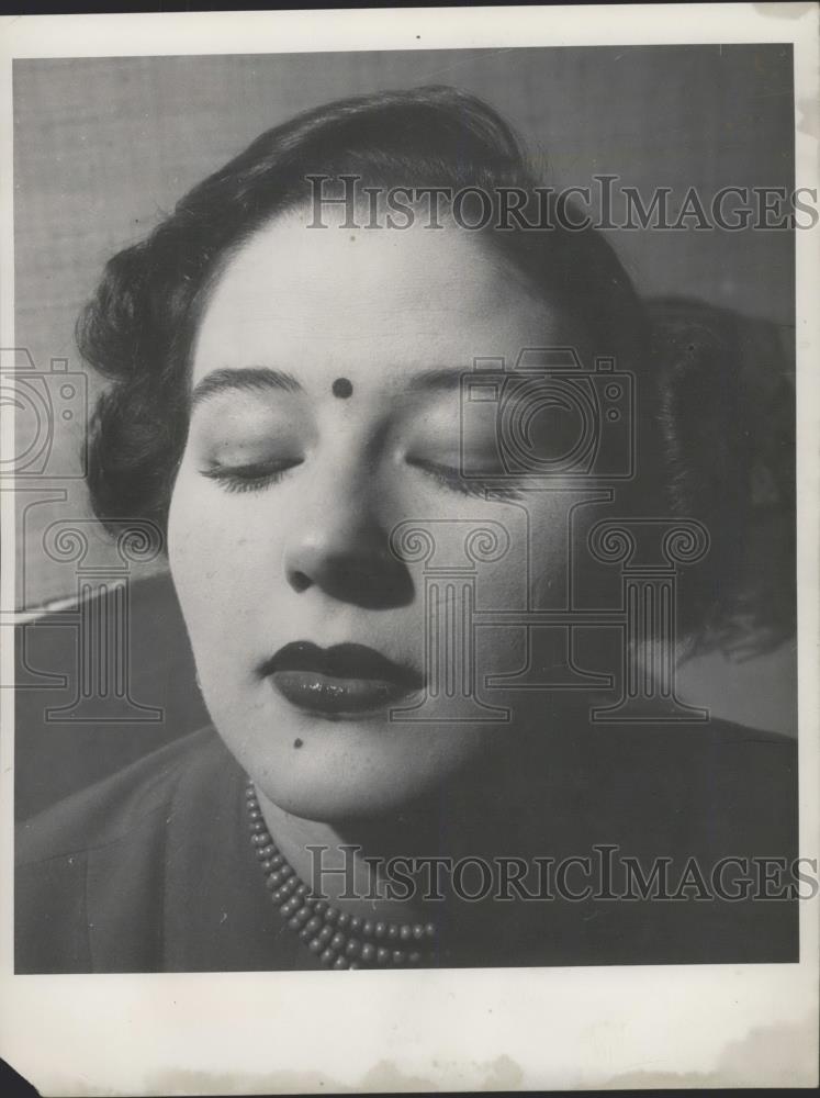 Press Photo Indians Know the Importance of the Hypophyse Between the Brows - Historic Images