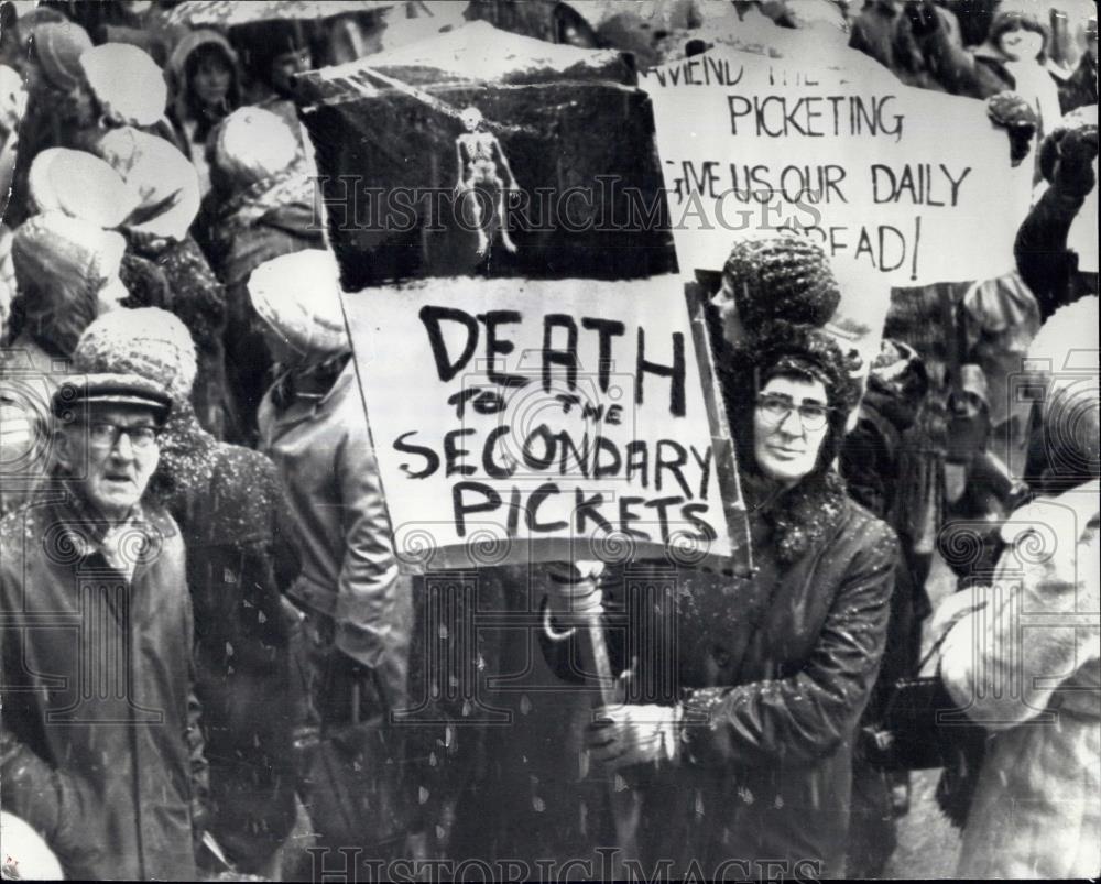 1979 Press Photo Housewife&#39;s hold their Own Demonstration - Historic Images