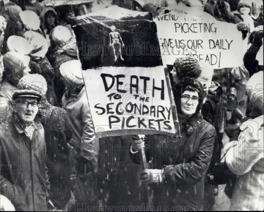 1979 Press Photo Housewife's hold their Own Demonstration - Historic Images