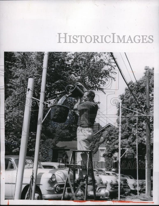1957 Press Photo Used car dealer, Al Hackathorn - Historic Images