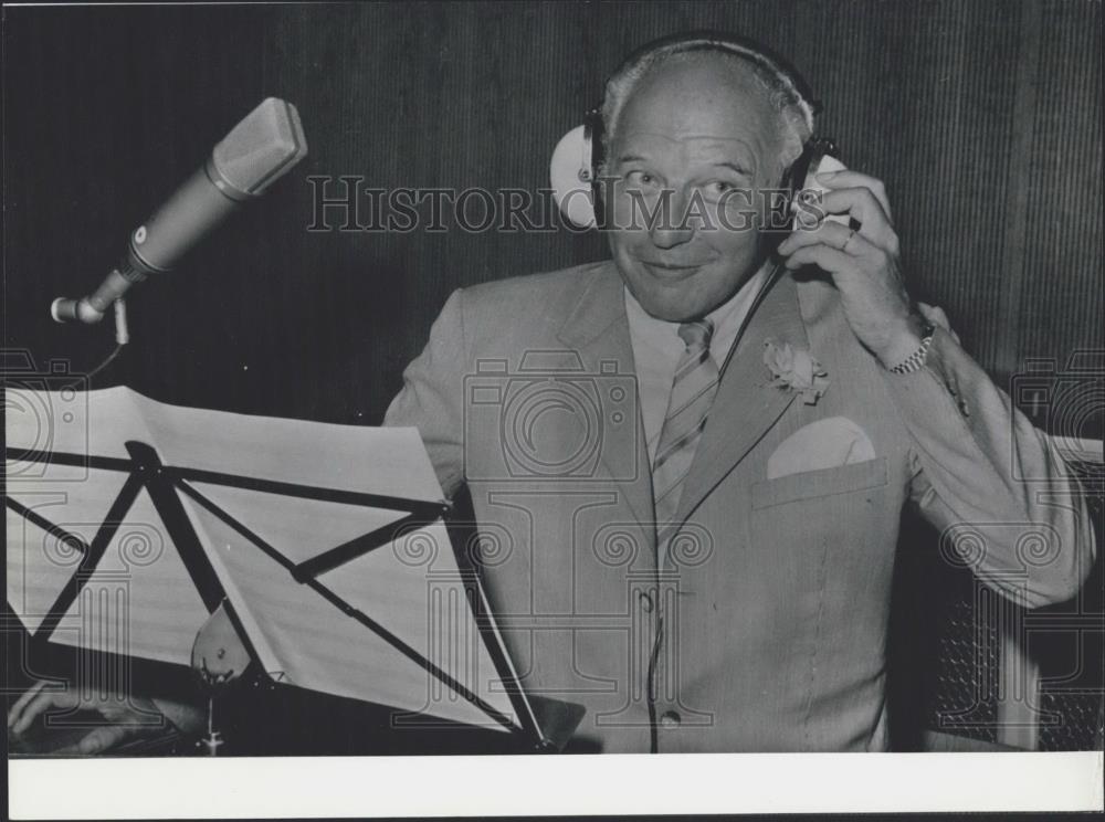 1973 Press Photo Walter Scheel/Foreign Minister Germany/Singing/Recording Studio - Historic Images