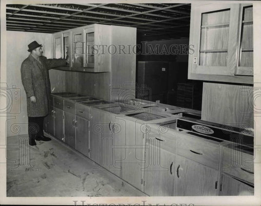 1965 Press Photo Kirtland Middle School principal J Randolph - Historic Images