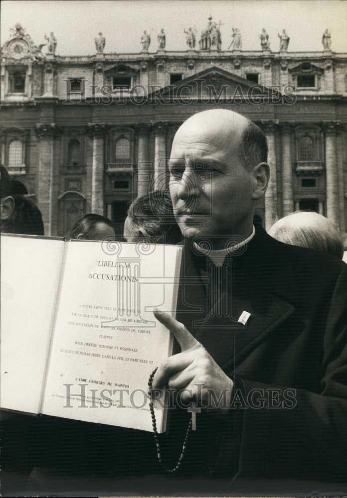 1973 Press Photo The Abbot of Nantes at St Peter's in Rome - Historic Images