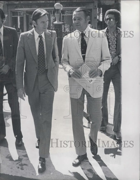 7973 Press Photo Nikki Pilic the suspended tennis player &Jack Kramer - Historic Images