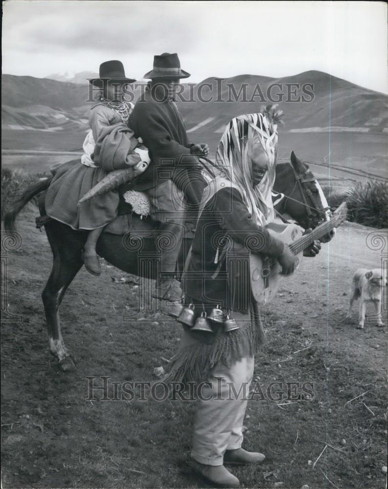 Press Photo Strangely dressed man playing guitar in Ecaudor - Historic Images