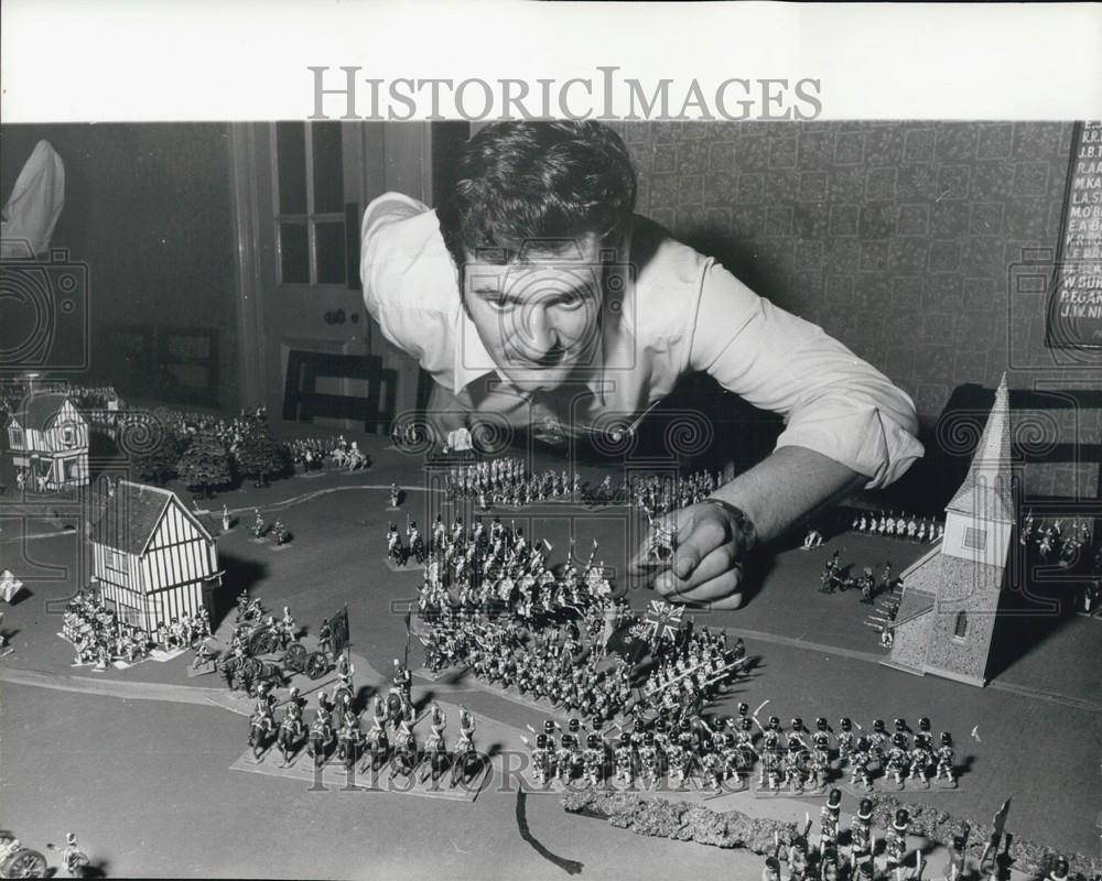 1970 Press Photo Ken Lazenby member of the Southend Wargames Club - Historic Images