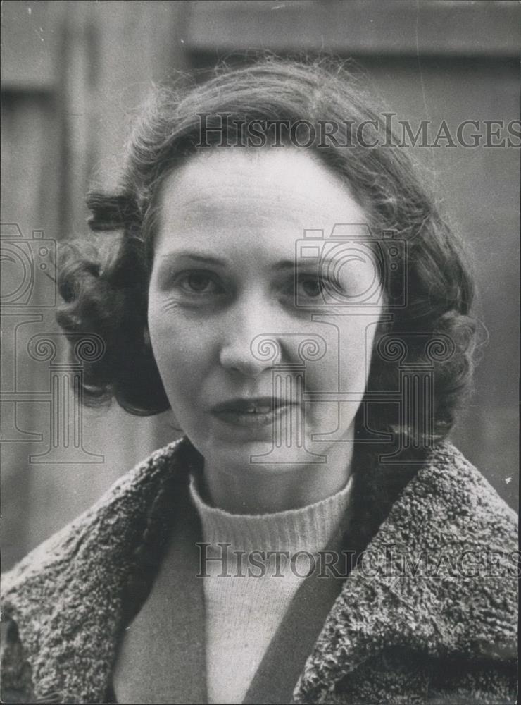 1959 Press Photo Former Society Beauty Mrs Clare Allen - Historic Images