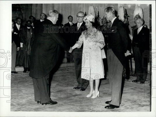 1961 Press Photo Duke of Edinburgh &the Queen with Hon. Sir Alister MoMullin - Historic Images