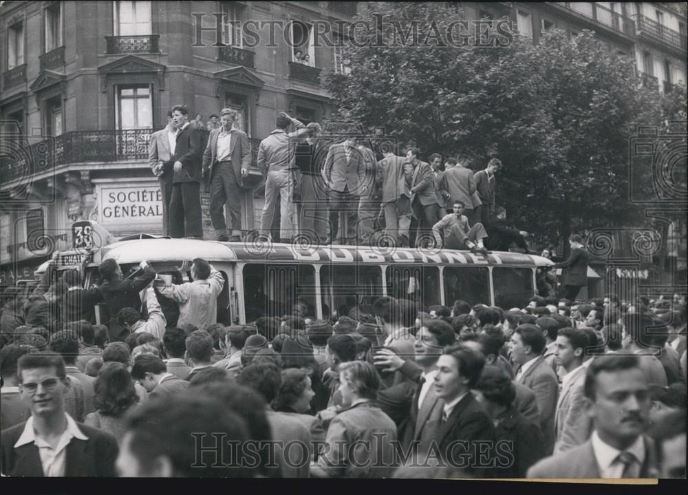 1954 Press Photo Latin Quarter A 'Commando - Historic Images