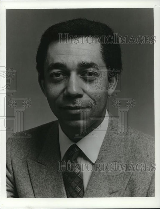 1985 Press Photo News Anchor Leon Bibb - cvp27172 - Historic Images