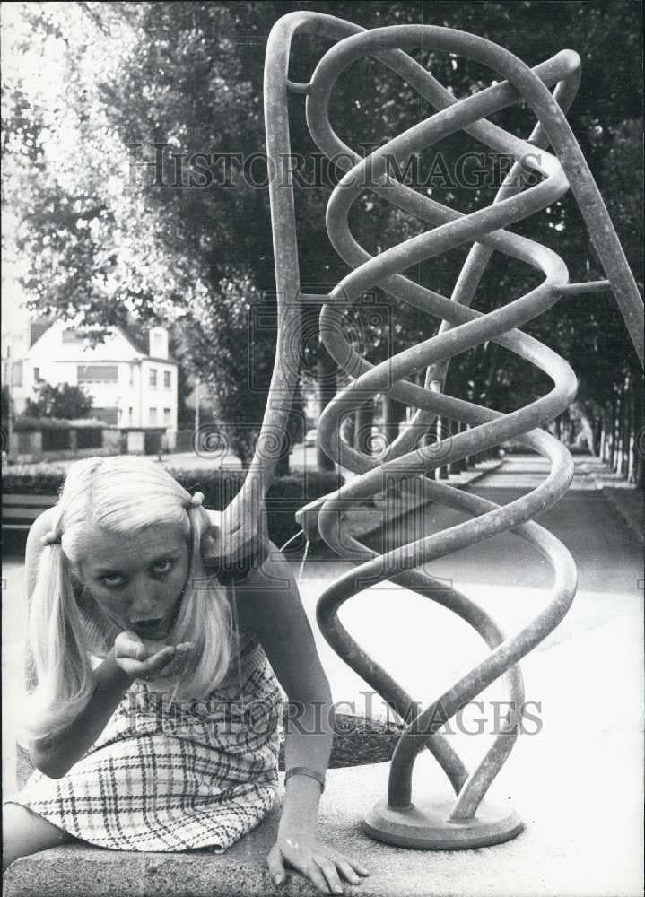 1970 Press Photo "Snake Fountain." Offenbach Garden and Cemetery Committee. - Historic Images