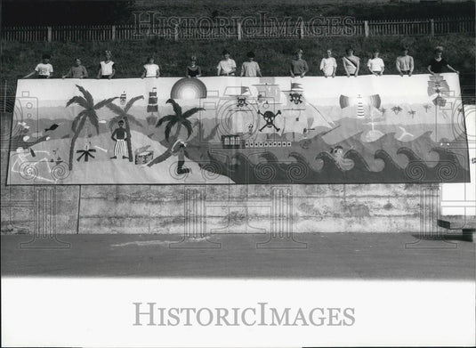 1985 Press Photo Mural drawn in a Swiss classroom - Historic Images