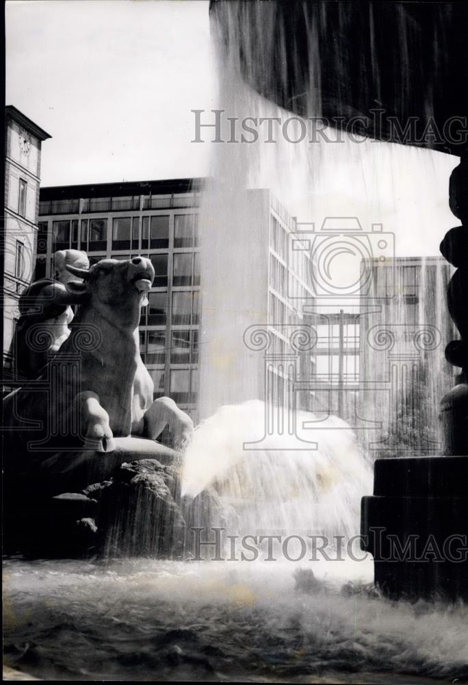Press Photo Wittelsbach-Fountain in Munich - Historic Images