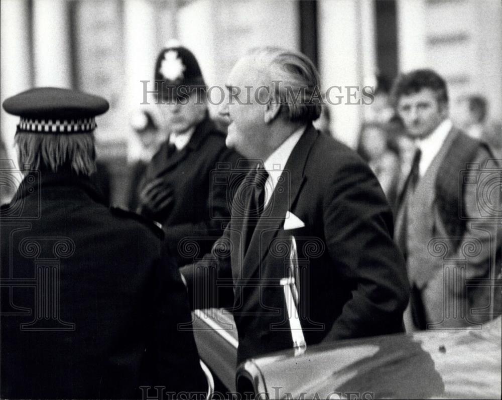 1980 Press Photo Home Secretary Mr. Whitelaw outside Iran Embsy terrorist hold - Historic Images