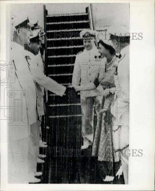 1953 Press Photo H.M. The Queen boards ship The Gothic - Historic Images