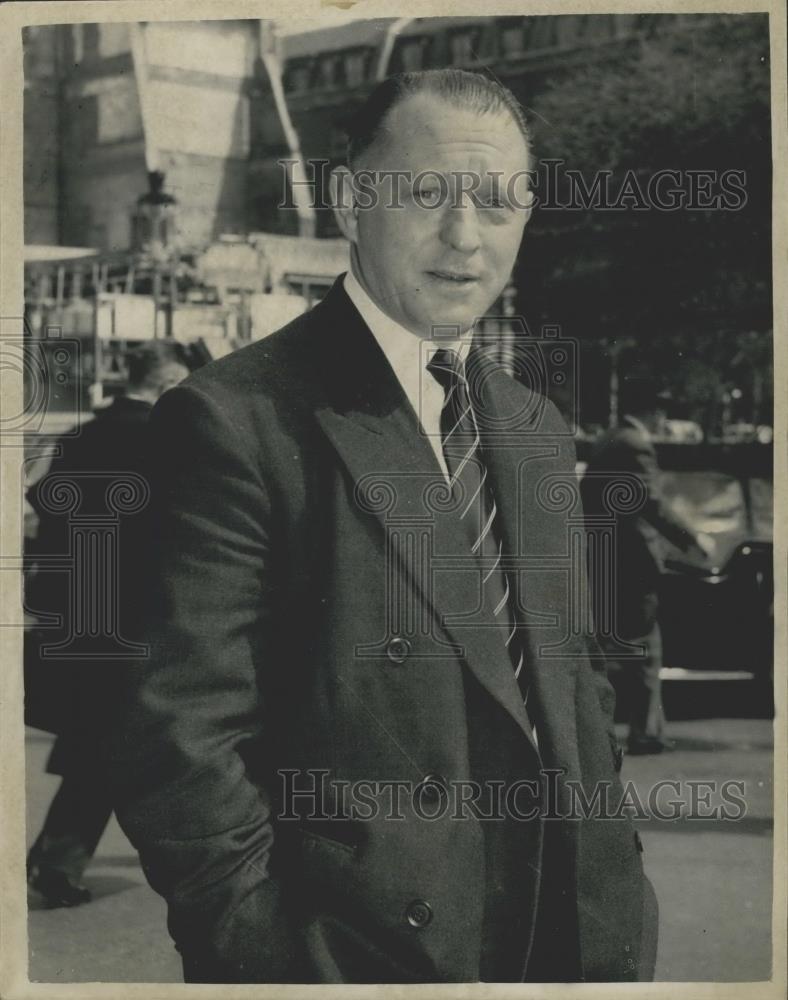 1955 Press Photo Frank Haxell assistant General Secretary of the Electrical Trad - Historic Images