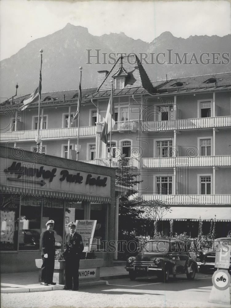 1955 Press Photo The Hotel &quot;Alpenhof&quot; ar Garmisch-Partenkirchs - Historic Images