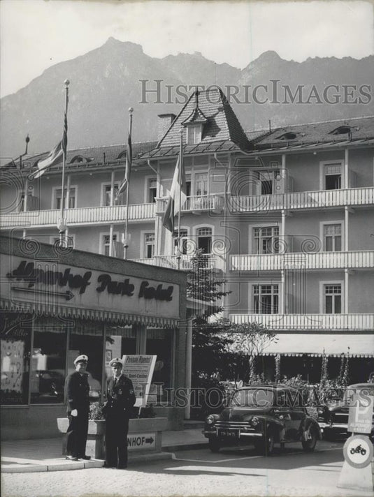 1955 Press Photo The Hotel "Alpenhof" ar Garmisch-Partenkirchs - Historic Images