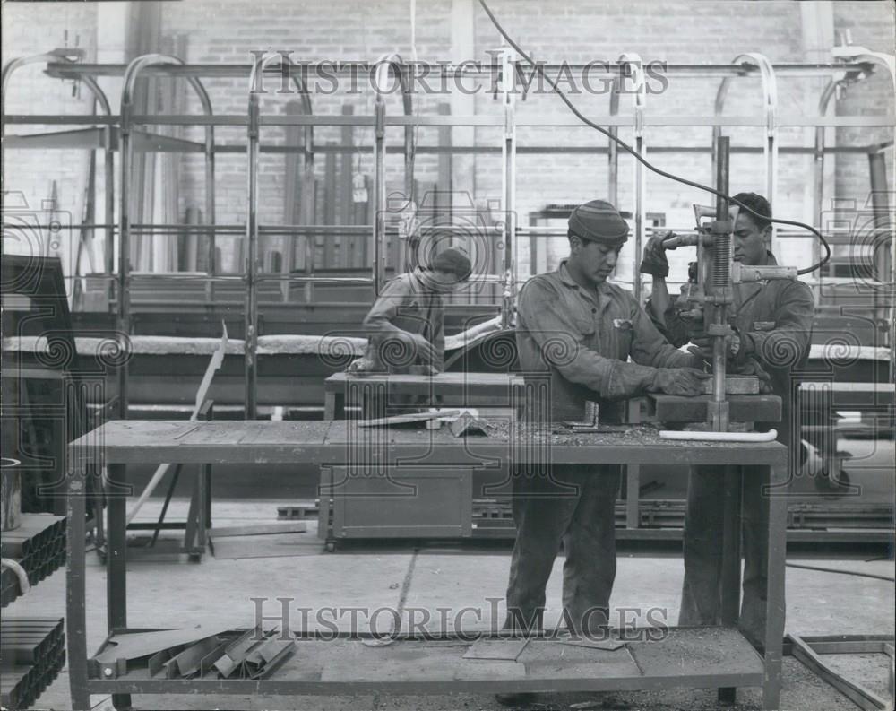 Press Photo Factory in Quito Ecuador - Historic Images