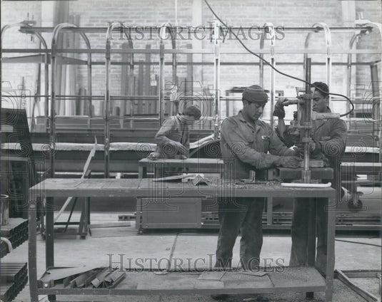 Press Photo Factory in Quito Ecuador - Historic Images