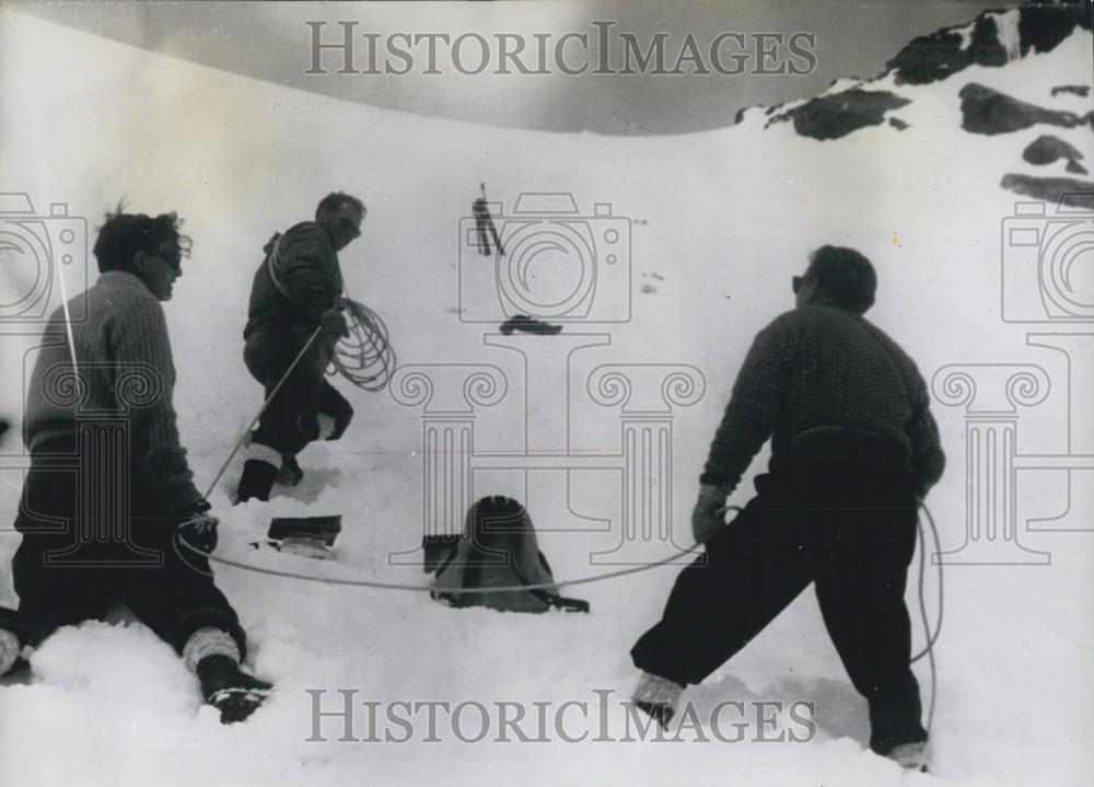 Press Photo Swiss Alps in an avalanche area - Historic Images