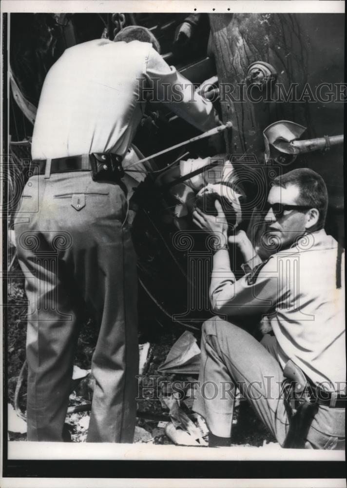 1962 Press Photo John Balumbo in truck while Rescue Work is Being Performed - Historic Images