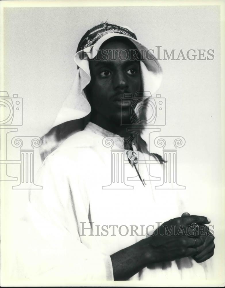 1980 Press Photo Stephen D Hood Plays His Highness Sheik Marami - cvp22879 - Historic Images