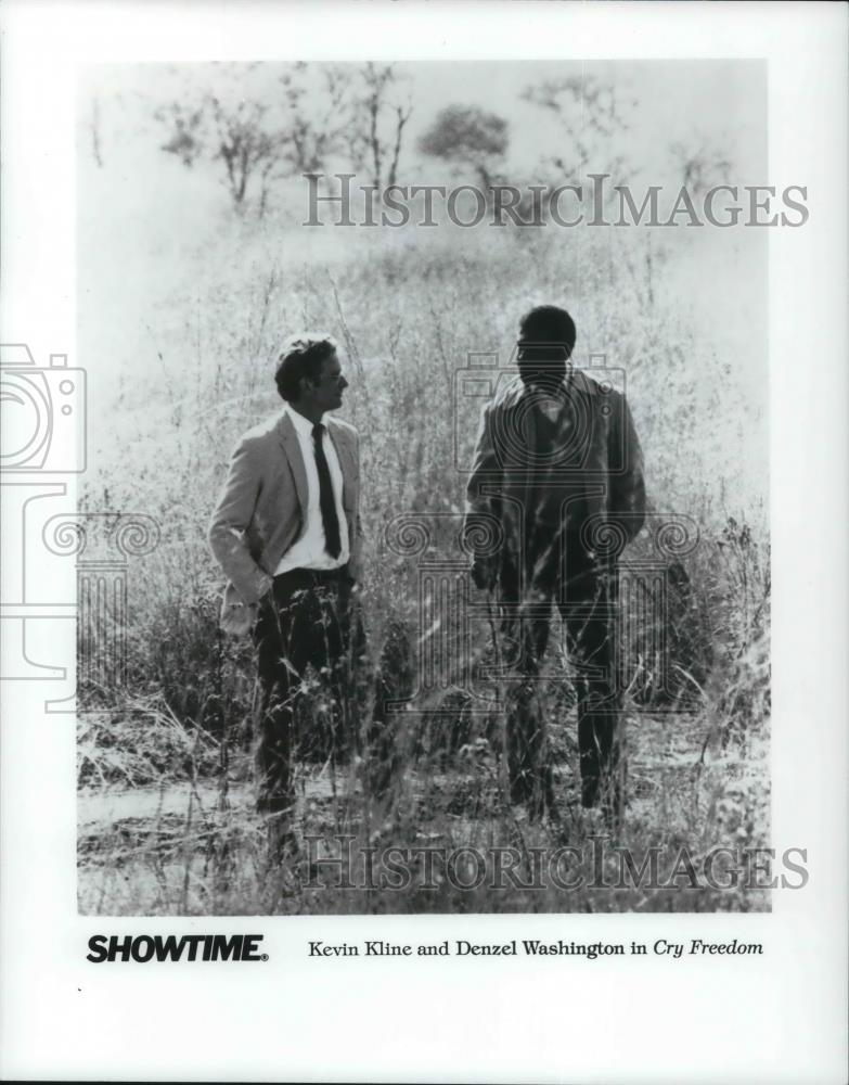 1988 Press Photo Kevin Kline and Denzel Washington in Cry Freedom - cvp23568 - Historic Images